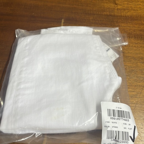 Jcrew 10" high-rise toothpick jean in white
Item AJ478 - Picture 6 of 14